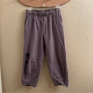 Grey Cropped Pants with Embroidery